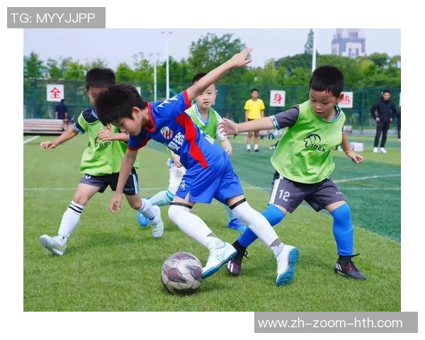 重彩足球画展现激情与梦想的交汇点,描绘绿茵场上的艺术之美与运动魅力 重彩足球画展现激情与梦想的交汇点,描绘绿茵场上的艺术之美与运动魅力